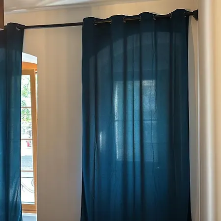 Private In Shared Kitchen & Bathroom דירה